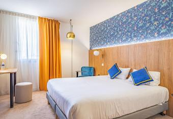 Kyriad Aix Les Milles - Plan de Campagne allows 18 year olds to book a room