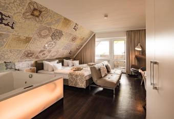 Retro Design Hotel has Balcony rooms