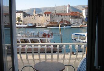 Villa Tudor has Balcony rooms