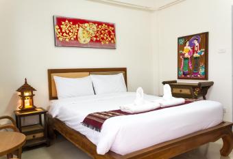 DPHouse center of Old Chiang Mai has Balcony rooms