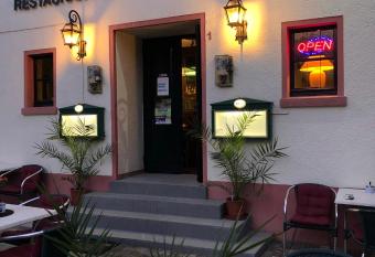 Astoria Hotel Heimbach allows 18 year olds to book a room