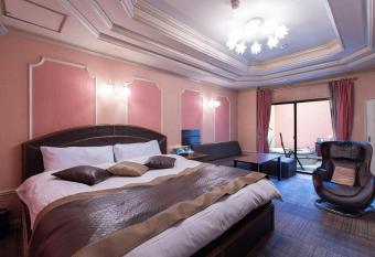                                              -            - has Smoking rooms