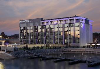 DoubleTree by Hilton Hot Springs has Balcony rooms