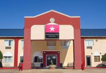 Magnuson Hotel Sand Springs - Tulsa West has Smoking rooms