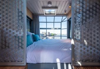 Amsterdam the Crane by YAYS has Balcony rooms