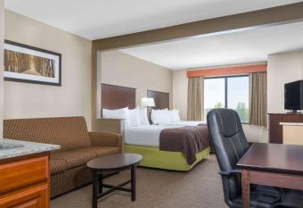 AmericInn by Wyndham Rochester has rooms with a private hot tub