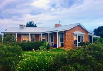 Melbourne Garden Bed and Breakfast has Balcony rooms