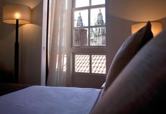 Carris Casa de la Troya allows 18 year olds to book a room