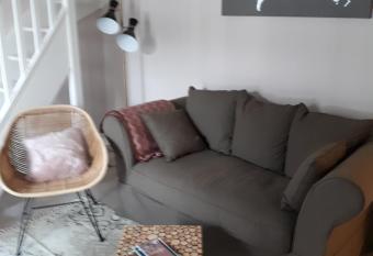 Appartement cosy dans le centre de Honfleur has Balcony rooms