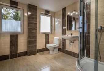 Penzi  n Bernard  n has Balcony rooms