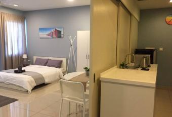 34 Studio at Trefoil Setia Alam has Balcony rooms