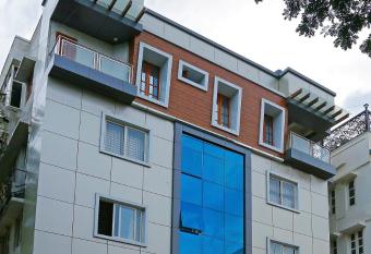 Shoba Elite has Smoking rooms