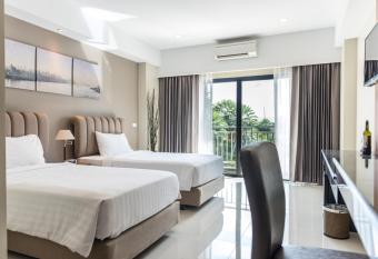 Golden Foyer Suvarnabhumi Airport Hotel has Balcony rooms