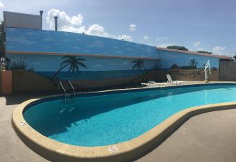 Super 8 by Wyndham Lantana West Palm Beach has Smoking rooms