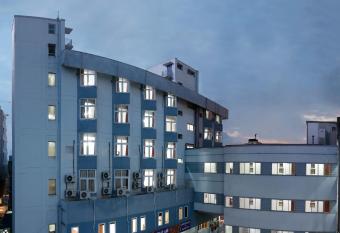 Sri Aarvee Hotels allows 18 year olds to book a room