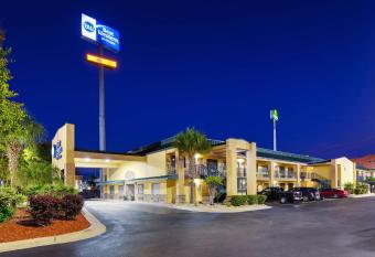 Best Western Inn & Suites of Macon has Smoking rooms