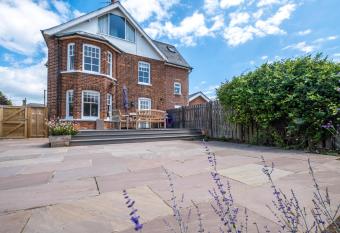 Lower Saltings has Balcony rooms