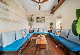 Samesun Venice Beach Hotel & Hostel allows 18 year olds to book a room