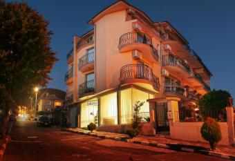 Dirossi Hotel has Balcony rooms