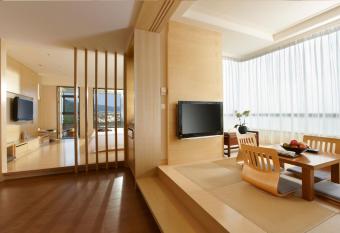 Evergreen Resort Hotel - Jiaosi allows 18 year olds to book a room