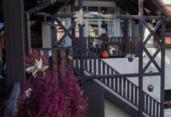 Pension Coloseum allows 18 year olds to book a room