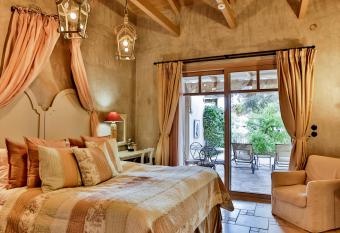 Six Keys allows 18 year olds to book a room