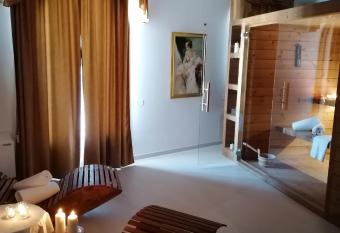 Hotel In Sylvis has rooms with a private hot tub