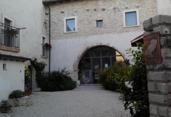 Residenza Storica le Civette allows 18 year olds to book a room