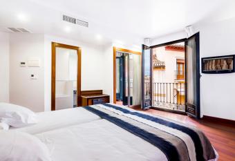 Monjas del Carmen Hotel allows 18 year olds to book a room