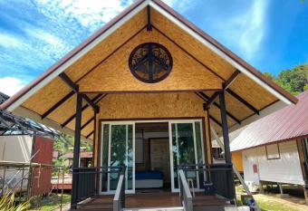 Sunrise House has Balcony rooms