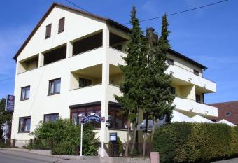 Hotel Alena - Kontaktlos Check-In allows 18 year olds to book a room