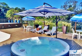 Hotel Estancia Santa Cruz allows 18 year olds to book a room