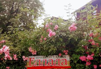 Sadyba Ellada has Balcony rooms