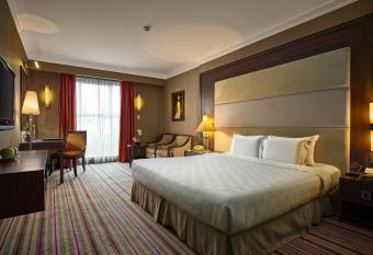 Silk Path Hotel Hanoi has rooms with a private hot tub