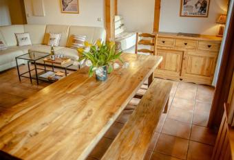 L Aravis (Gite des Alpes) has Balcony rooms