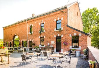 La Fleur et Le Soleil (F&S) allows 18 year olds to book a room