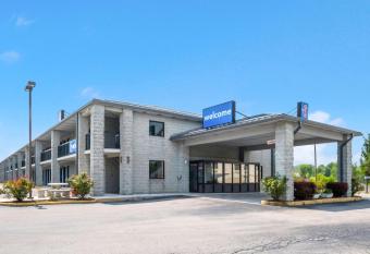 Motel 6 London, KY allows 18 year olds to book a room