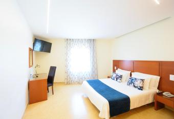 Hospedaria Recome  ar allows 18 year olds to book a room