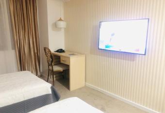 Hotel Plaza has Balcony rooms