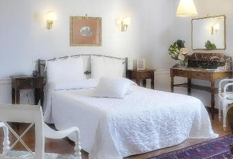 Hotel Lancelot allows 18 year olds to book a room