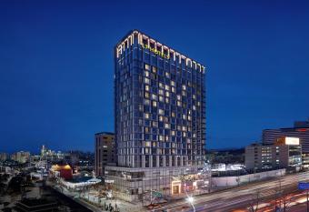 L7 Hongdae allows 18 year olds to book a room