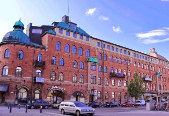 J  rnv  gshotellet allows 18 year olds to book a room