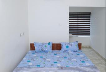 Thekkumpuram Tourist Home allows 18 year olds to book a room