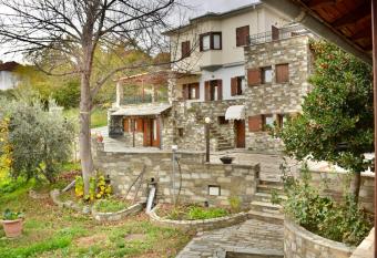 Villa Stefanos has Balcony rooms