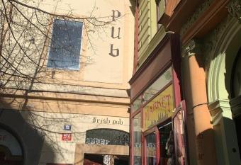 Durty Nelly s Pub allows 18 year olds to book a room