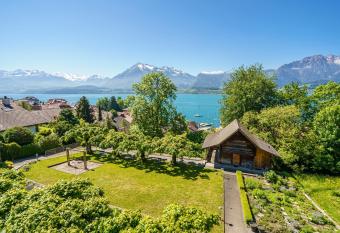 Sch  nb  hl Hotel & Restaurant Lake Thun has Balcony rooms