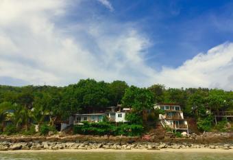 Phi Phi Cozy Seafront Resort has Balcony rooms