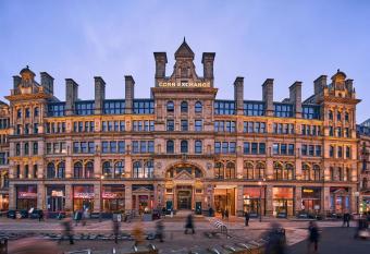 Roomzzz Manchester Victoria allows 18 year olds to book a room
