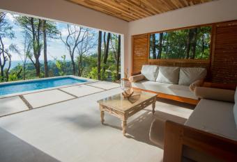 Villa Makai Santa Teresa has Balcony rooms