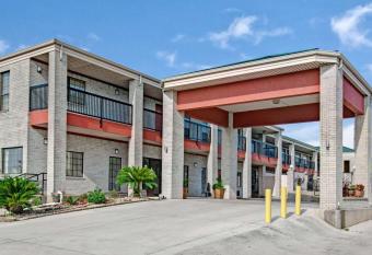 Days Inn by Wyndham San Antonio Near Fiesta Park has Smoking rooms